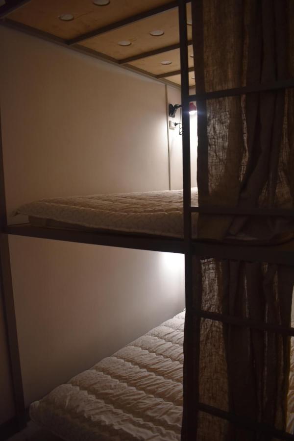 יירבאן Sleep Studio Hostel מראה חיצוני תמונה