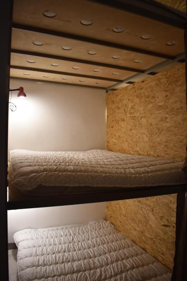 יירבאן Sleep Studio Hostel מראה חיצוני תמונה