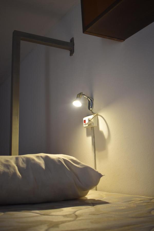 יירבאן Sleep Studio Hostel מראה חיצוני תמונה
