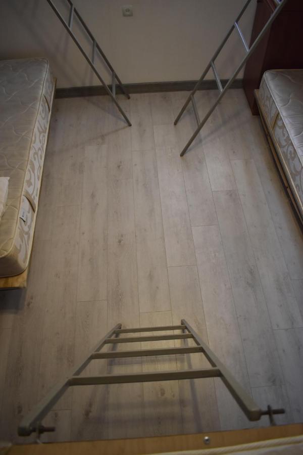 יירבאן Sleep Studio Hostel מראה חיצוני תמונה